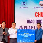SEAFITGROUP và BKAPGROUP trao tặng suất học bổng cho học sinh trường THPT Lạc Thủy A